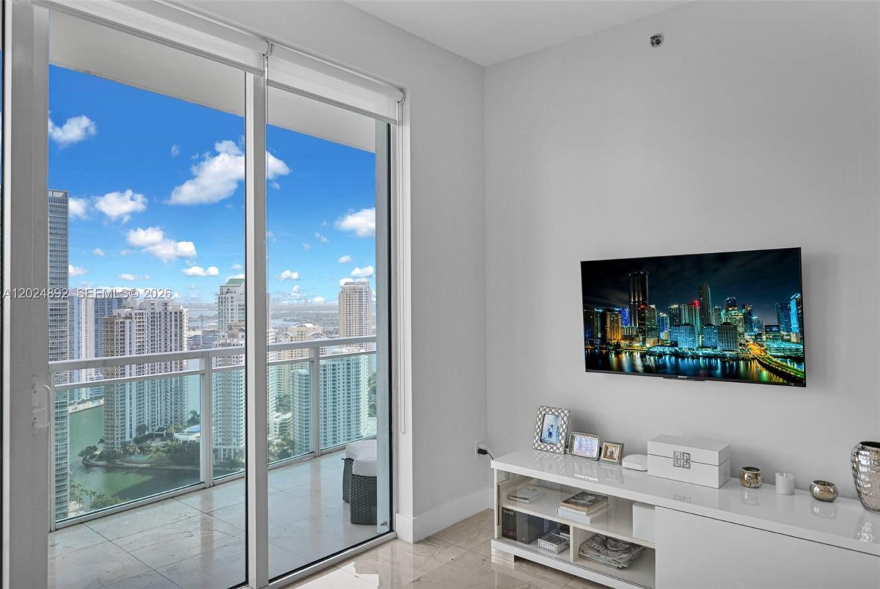 950 Brickell Bay Dr, Unit 4204, Miami, FL 33131 Photo