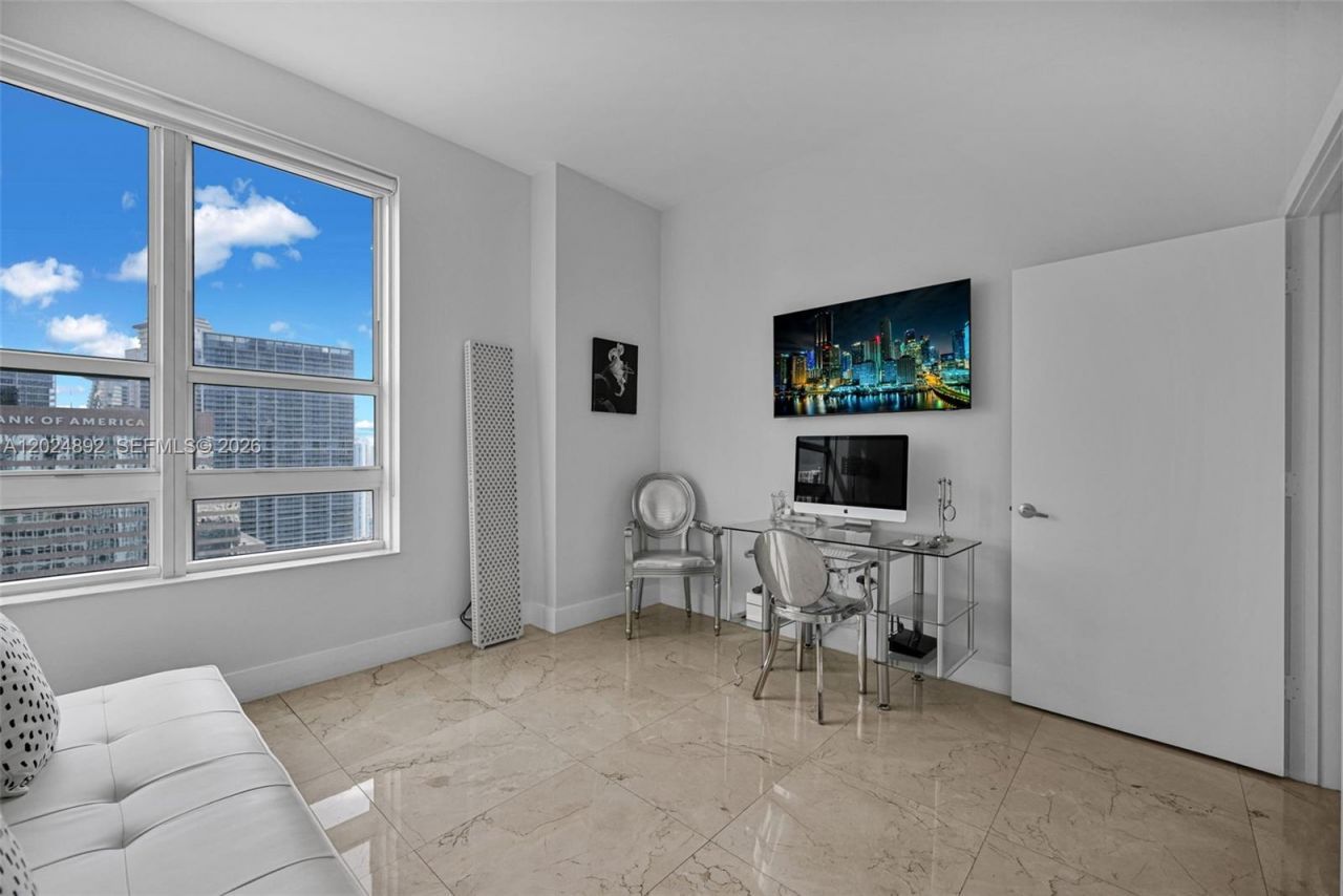 950 Brickell Bay Dr, Unit 4204, Miami, FL 33131 Photo