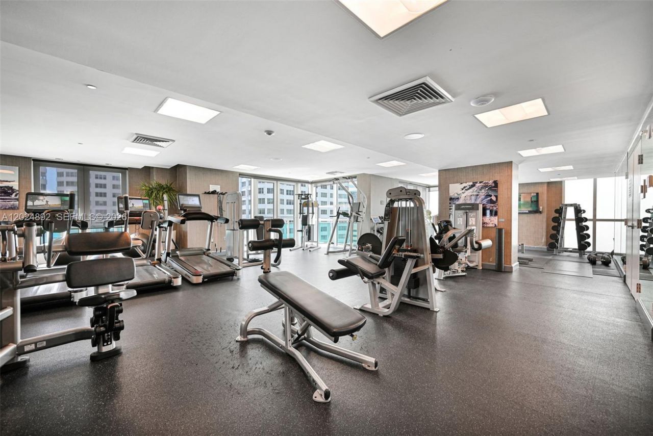 950 Brickell Bay Dr, Unit 4204, Miami, FL 33131 Photo