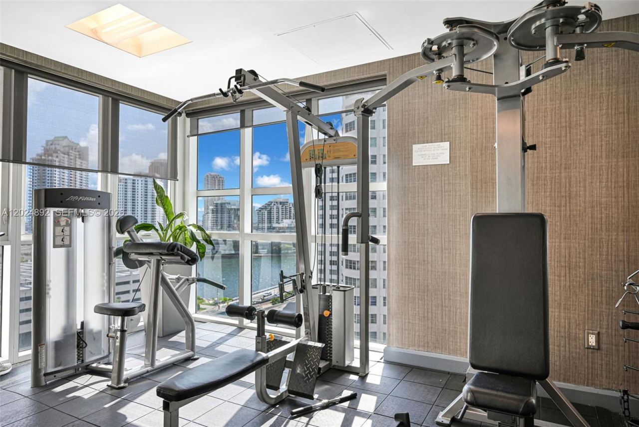 950 Brickell Bay Dr, Unit 4204, Miami, FL 33131 Photo