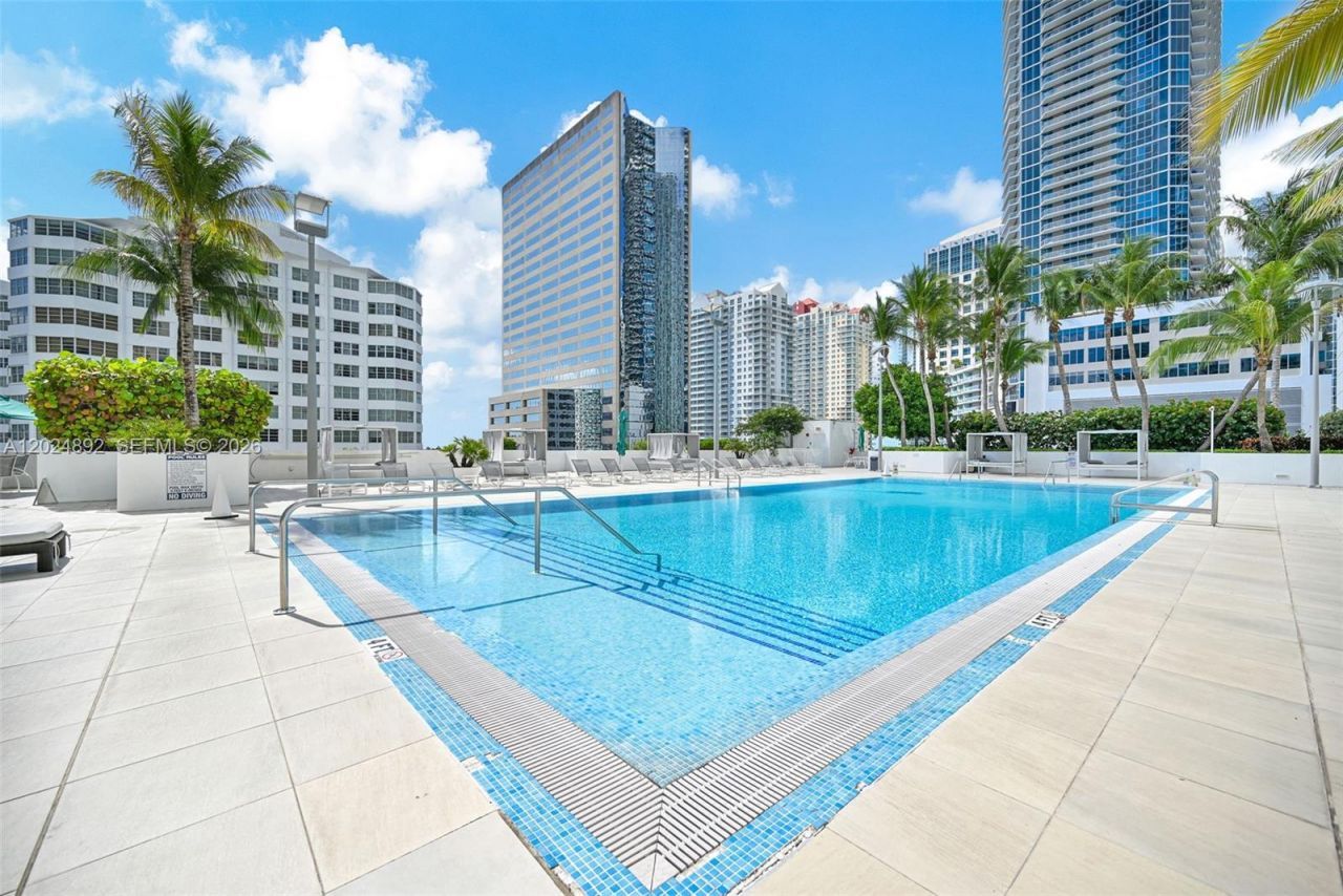 950 Brickell Bay Dr, Unit 4204, Miami, FL 33131 Photo