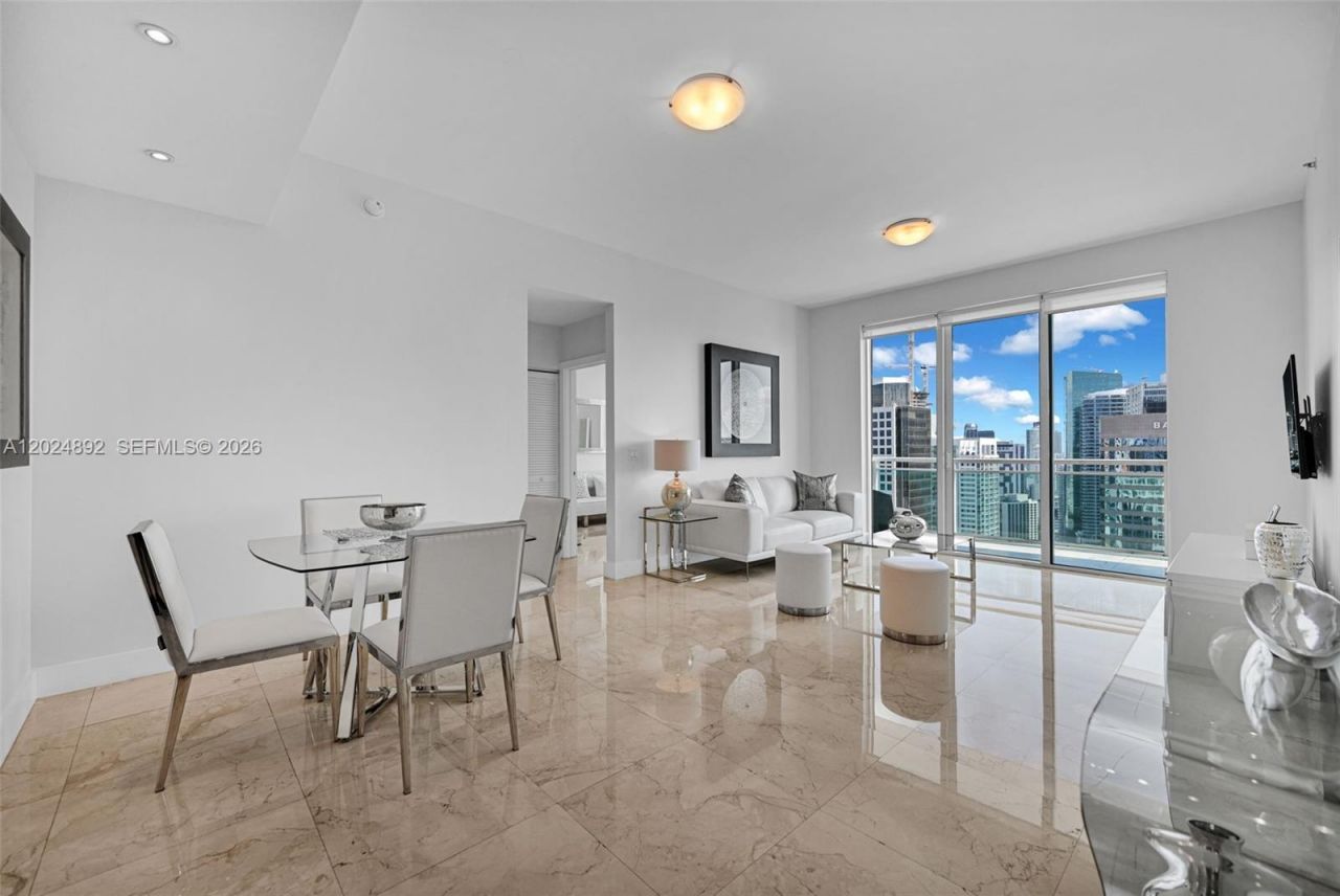 950 Brickell Bay Dr, Unit 4204, Miami, FL 33131 Photo