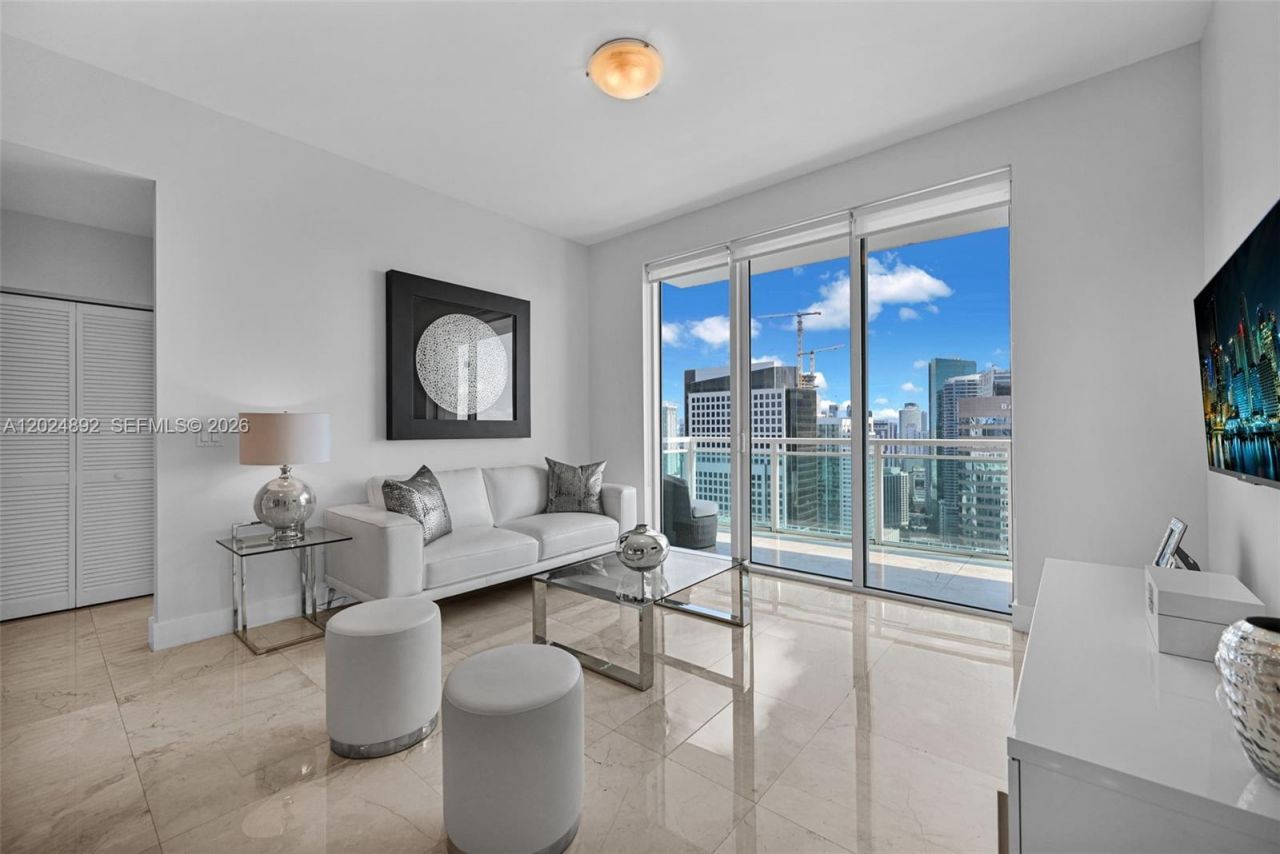 950 Brickell Bay Dr, Unit 4204, Miami, FL 33131 Photo