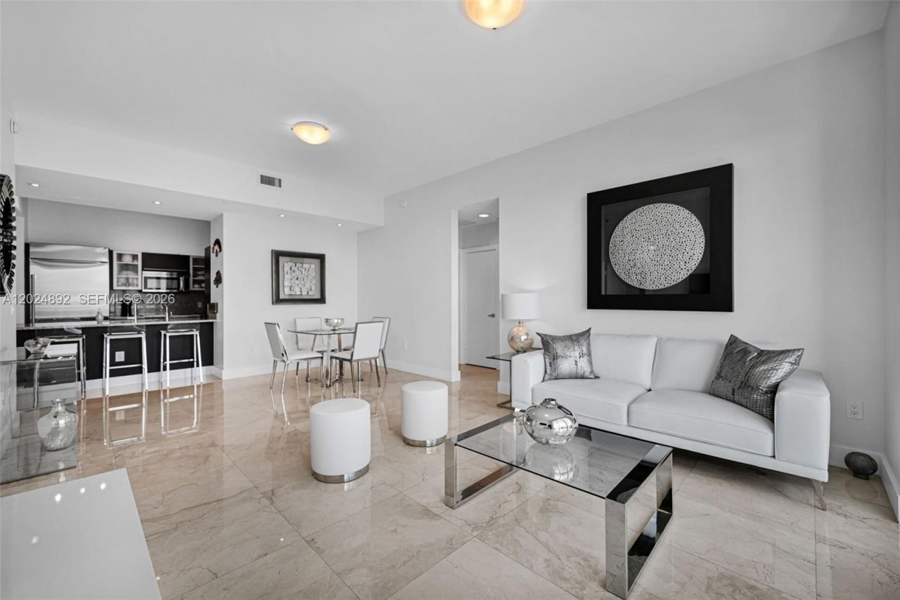 950 Brickell Bay Dr, Unit 4204, Miami, FL 33131 Photo