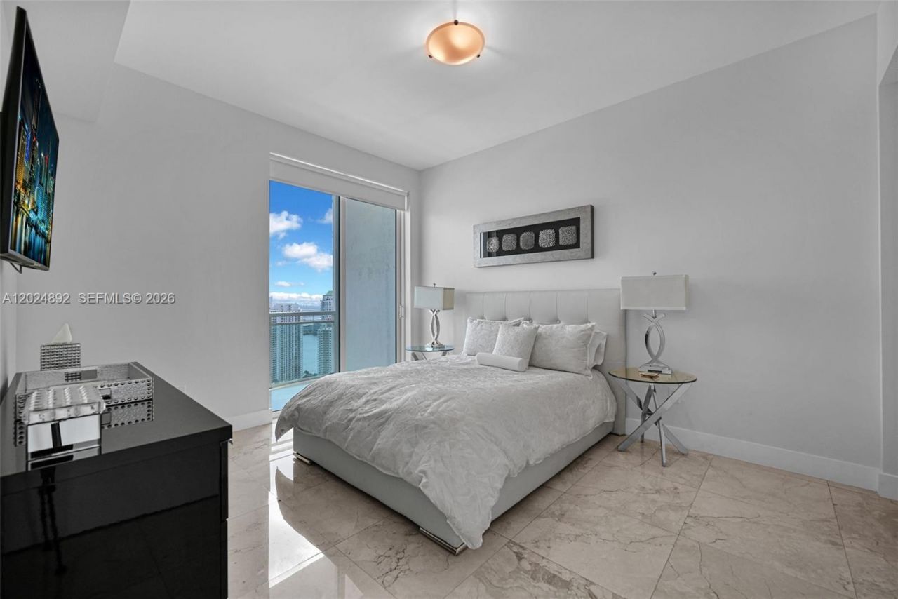 950 Brickell Bay Dr, Unit 4204, Miami, FL 33131 Photo