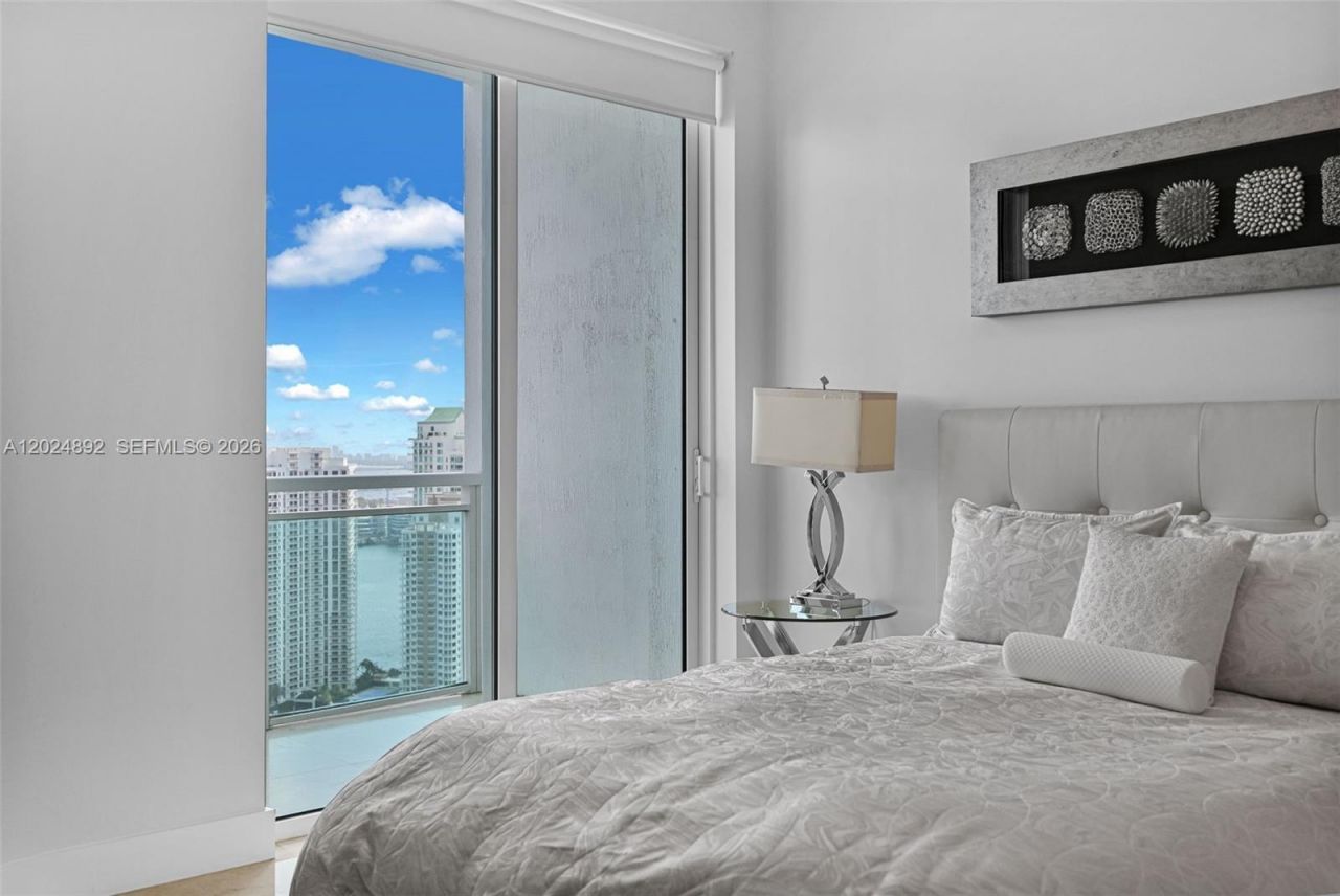 950 Brickell Bay Dr, Unit 4204, Miami, FL 33131 Photo