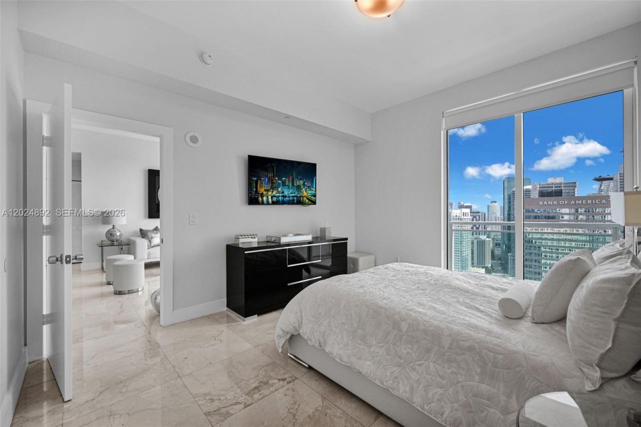 950 Brickell Bay Dr, Unit 4204, Miami, FL 33131 Photo