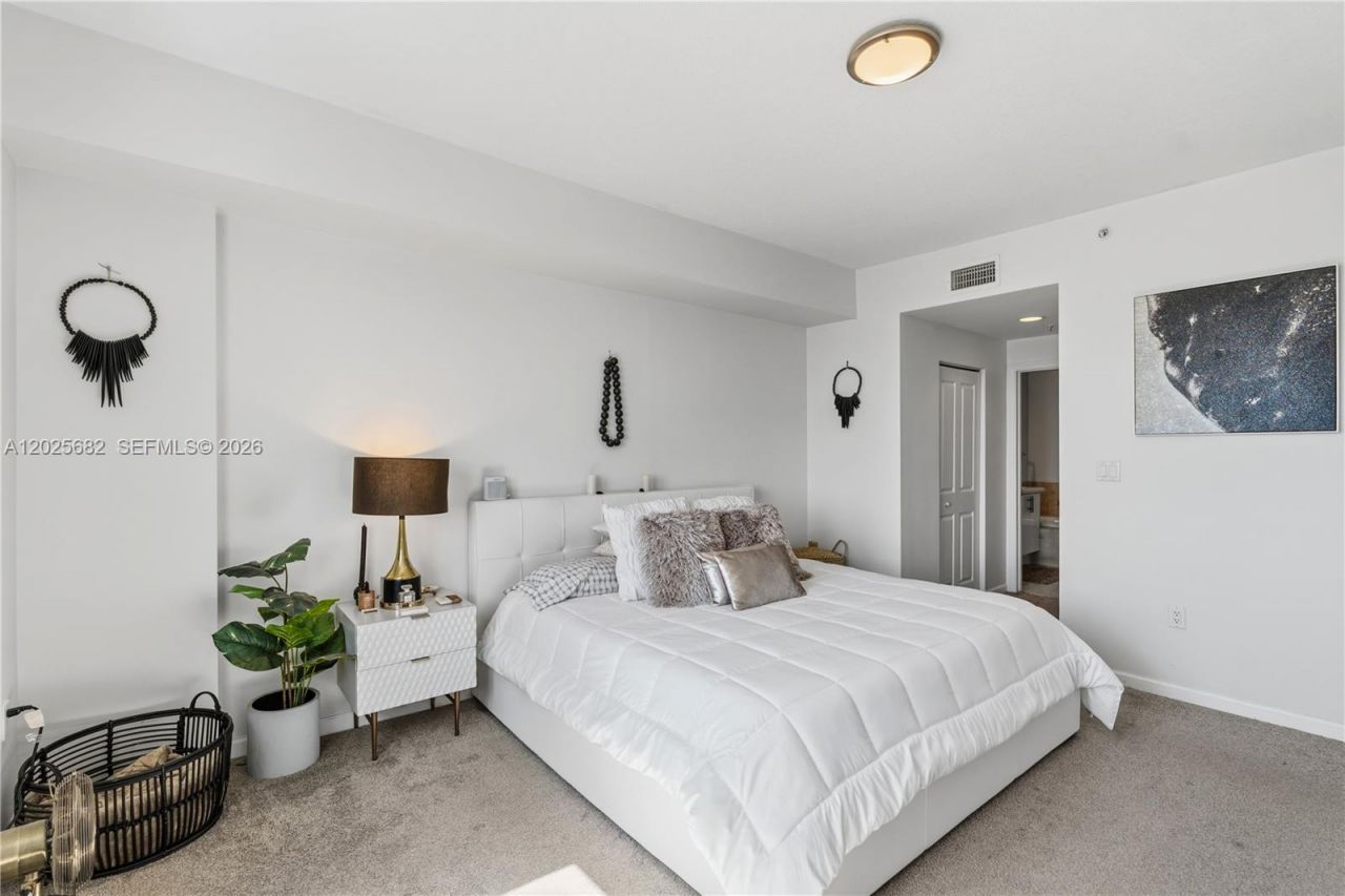 7910 Harbor Island Dr, Unit 704, North Bay Village, FL 33141 Photo