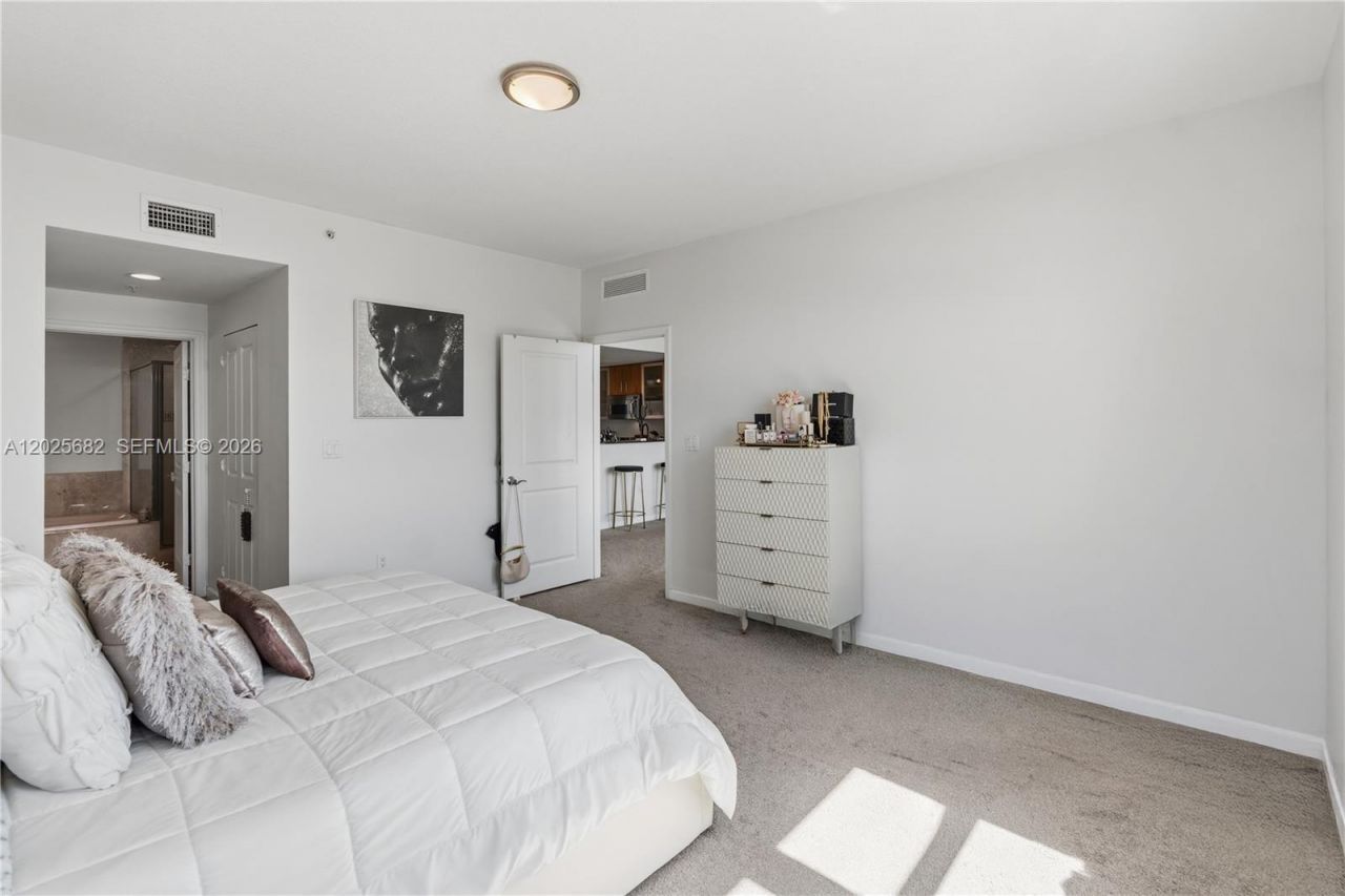 7910 Harbor Island Dr, Unit 704, North Bay Village, FL 33141 Photo
