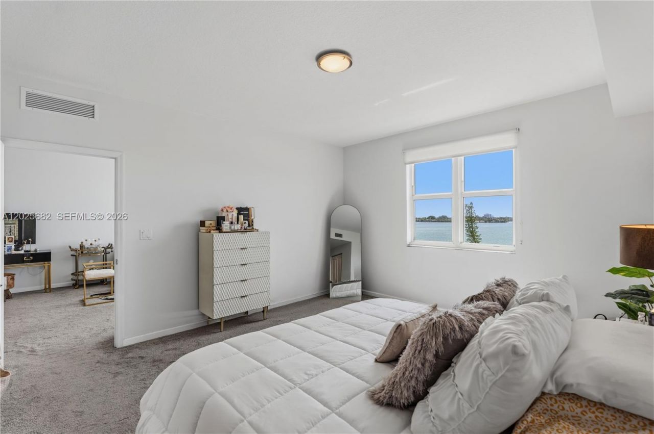 7910 Harbor Island Dr, Unit 704, North Bay Village, FL 33141 Photo