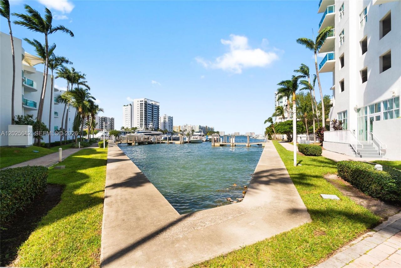 7910 Harbor Island Dr, Unit 704, North Bay Village, FL 33141 Photo