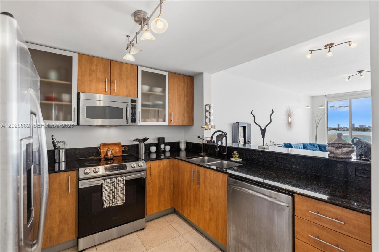 7910 Harbor Island Dr, Unit 704, North Bay Village, FL 33141 Photo