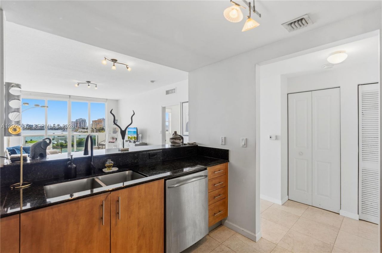 7910 Harbor Island Dr, Unit 704, North Bay Village, FL 33141 Photo