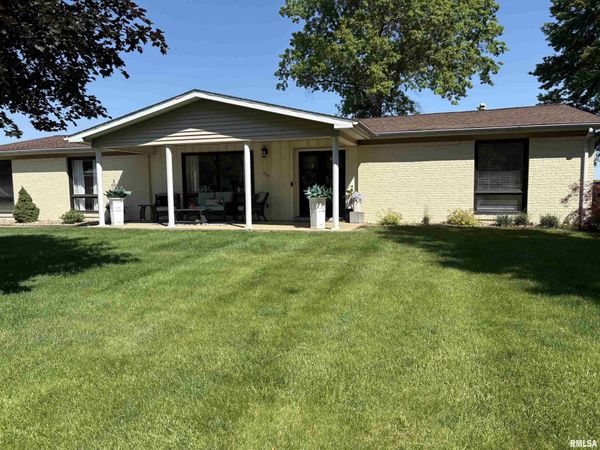 205 W SOUTHGATE Drive, Elmwood, IL 61529