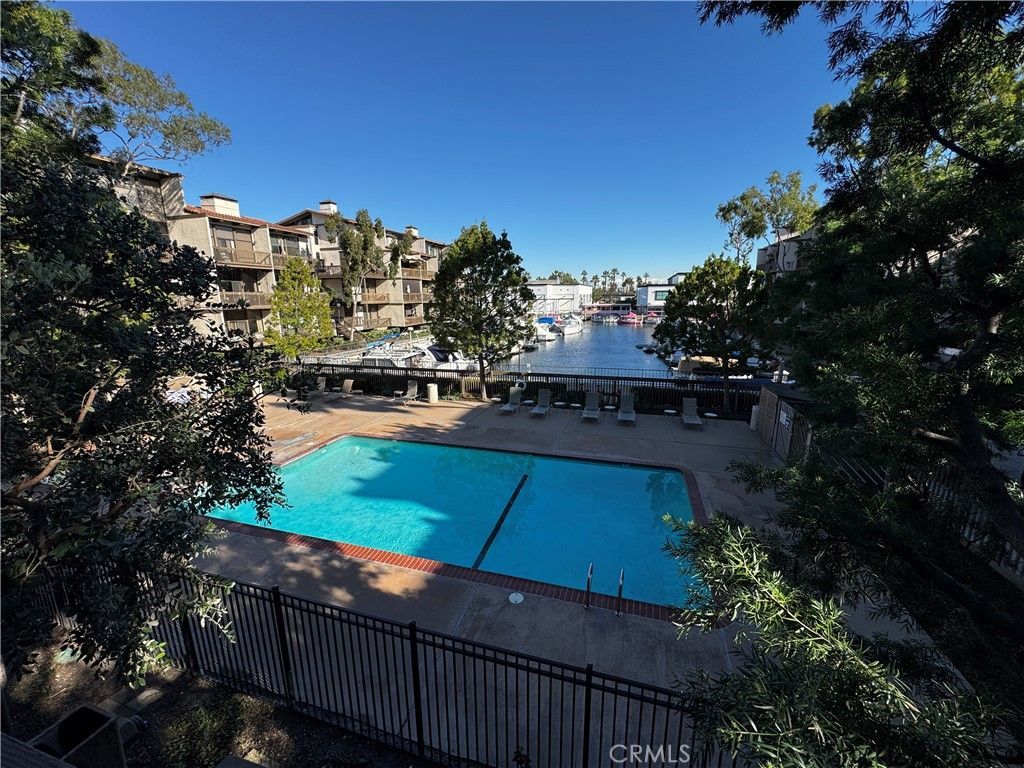 6207 Marina Pacifica N, Long Beach, CA 90803 Main Photo