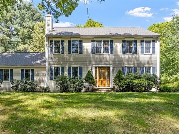 8 Johnson Dr, Lakeville, MA 02347