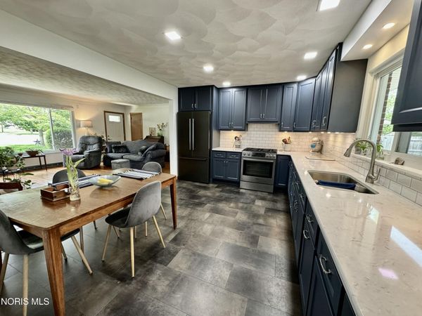 6004 Angleview Drive , Sylvania, OH 43560