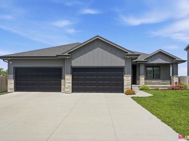 10902 Portage Drive , Papillion, NE 68046