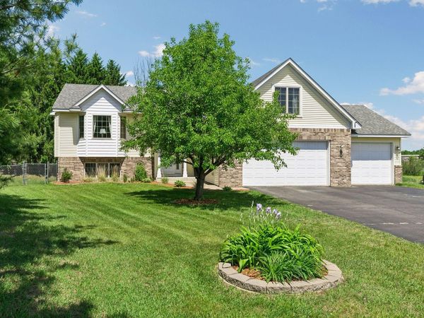 4946 259th Court, Wyoming, MN 55092