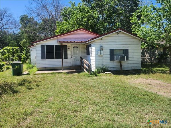 1003 Gunther Street , Victoria, TX 77901
