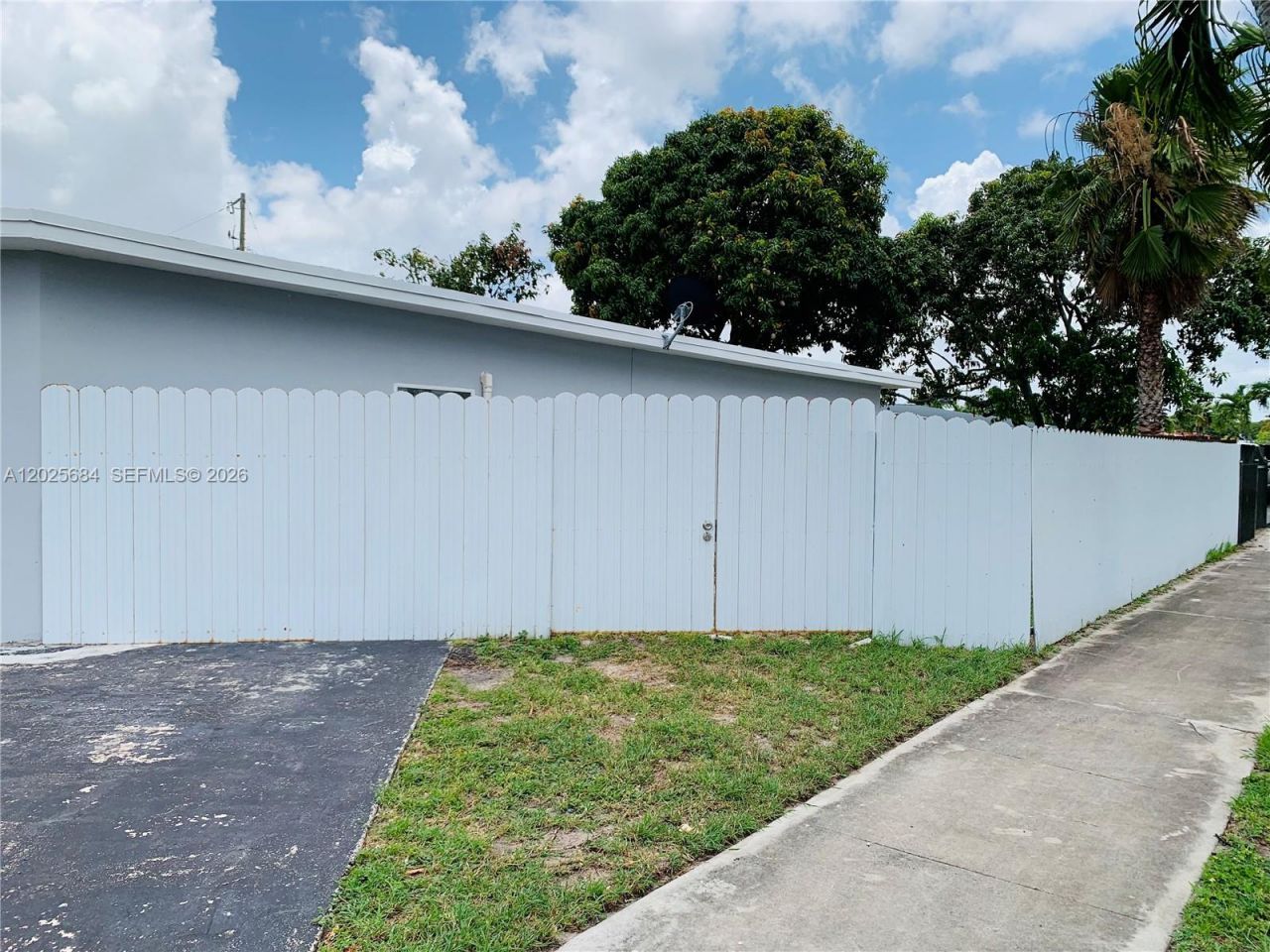 17010 NW 53rd Ave, Miami Gardens, FL 33055 Photo