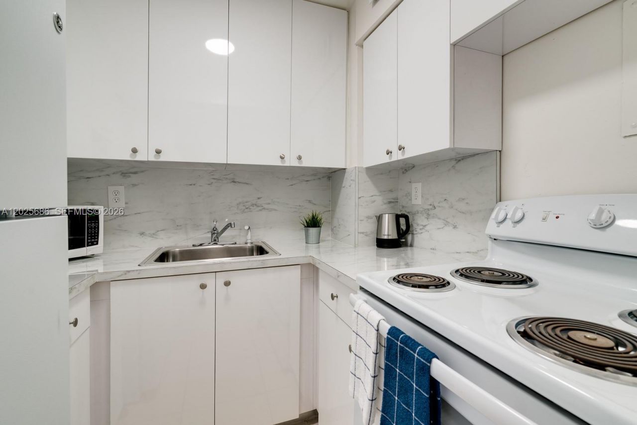 3100 Collins Ave, Unit 1101, Miami Beach, FL 33140 Photo