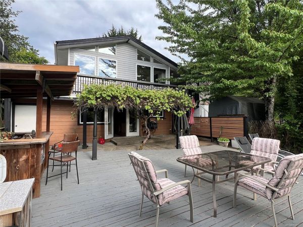 9146 West Saanich Rd , North Saanich, BC V8L 5T4