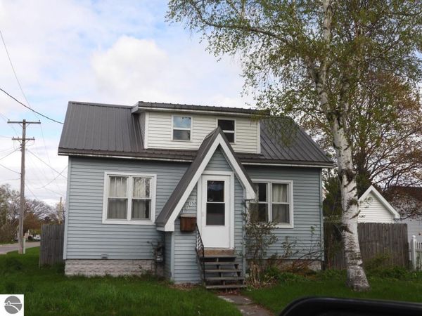 1001 Augusta Street, Sault St Marie, MI 49738