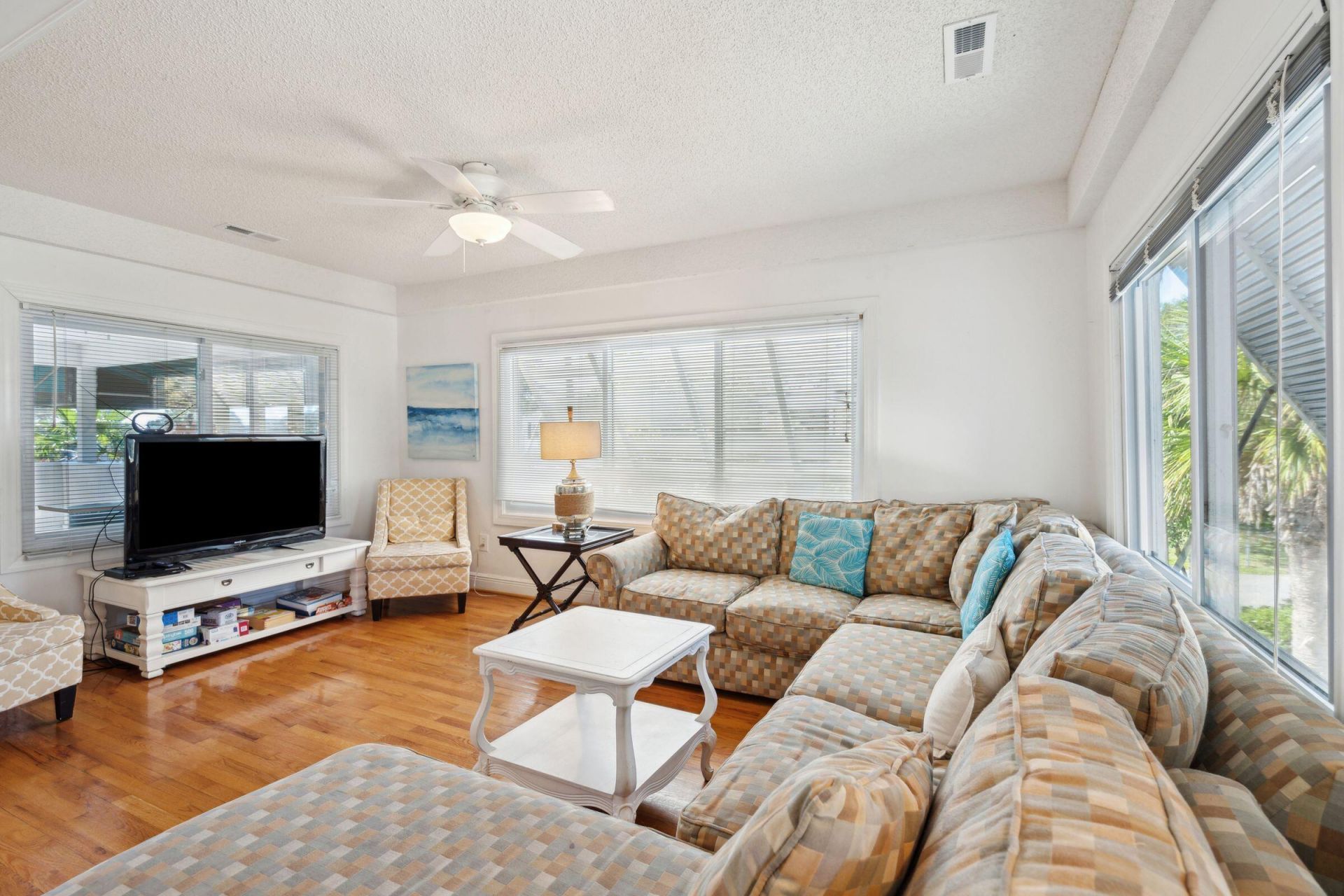 2700 Cameron Boulevard Photo 33