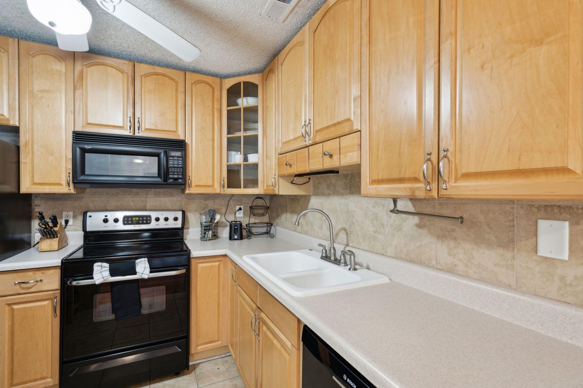 2700 Cameron Boulevard Photo 36