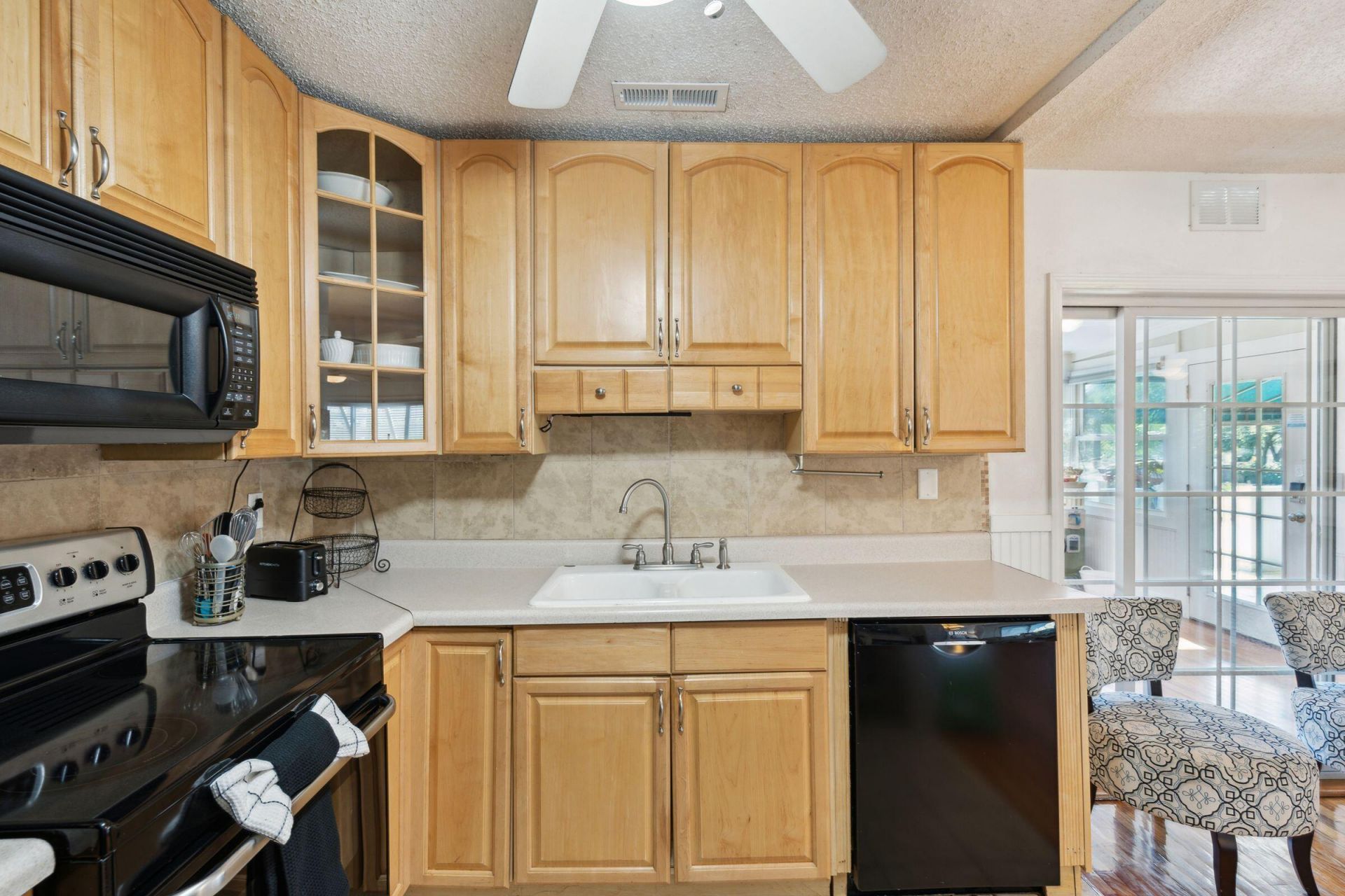 2700 Cameron Boulevard Photo 37