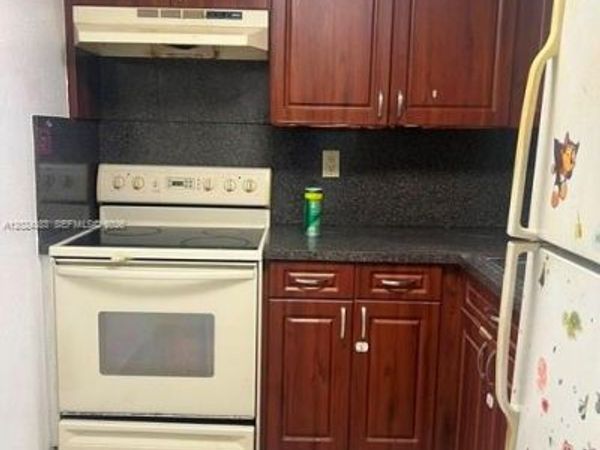 666 W 81st St , Unit 103, Hialeah, FL 33014