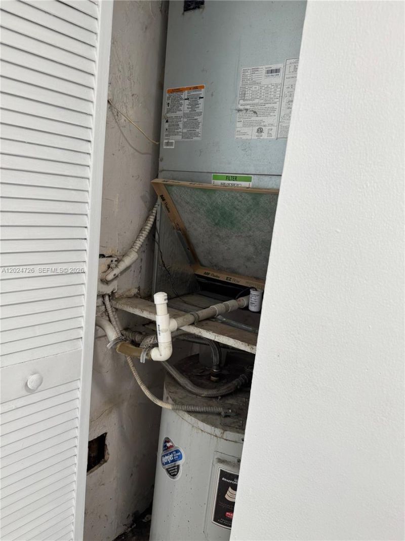 486 NW 165th St Rd, Unit B-201, Miami, FL 33169 Photo