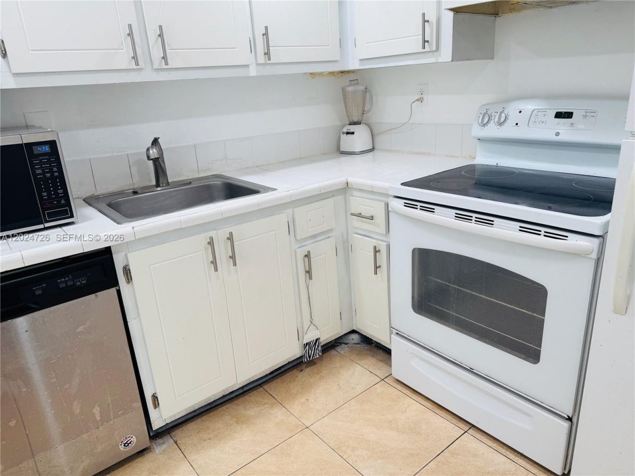 486 NW 165th St Rd, Unit B-201, Miami, FL 33169 Photo