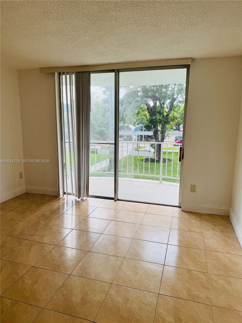 486 NW 165th St Rd, Unit B-201, Miami, FL 33169 Photo