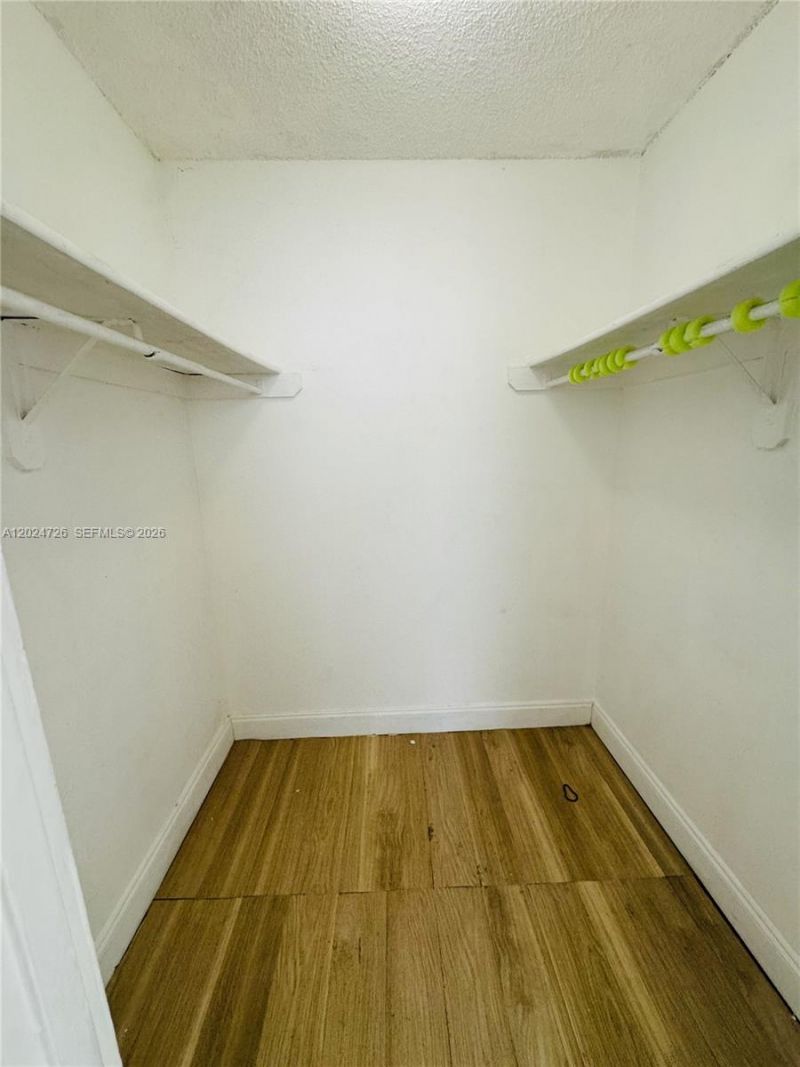 486 NW 165th St Rd, Unit B-201, Miami, FL 33169 Photo