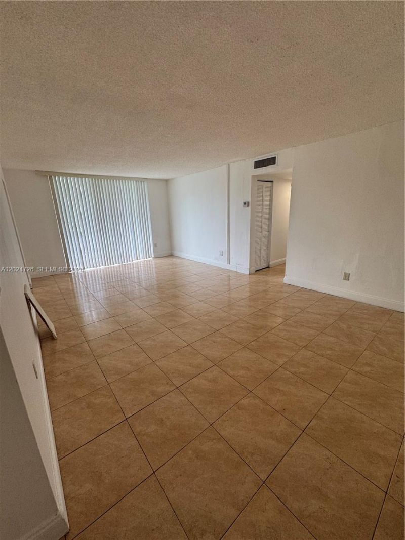 486 NW 165th St Rd, Unit B-201, Miami, FL 33169 Photo