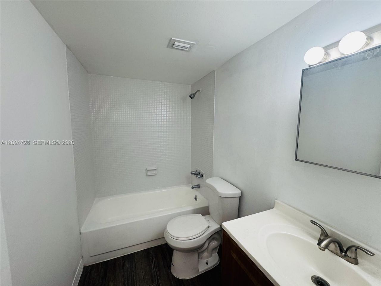 486 NW 165th St Rd, Unit B-201, Miami, FL 33169 Photo