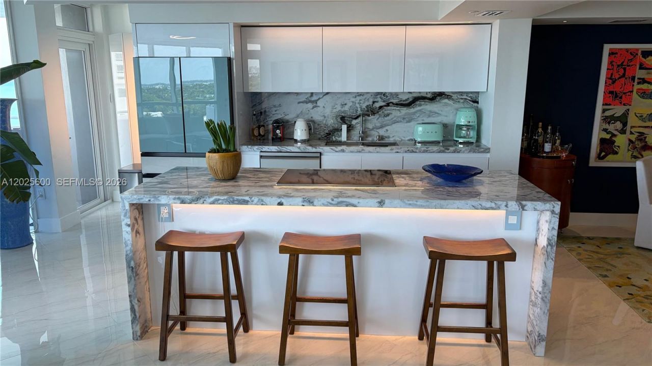 6301 Collins Ave , Unit 1207, Miami Beach, FL 33141 Photo