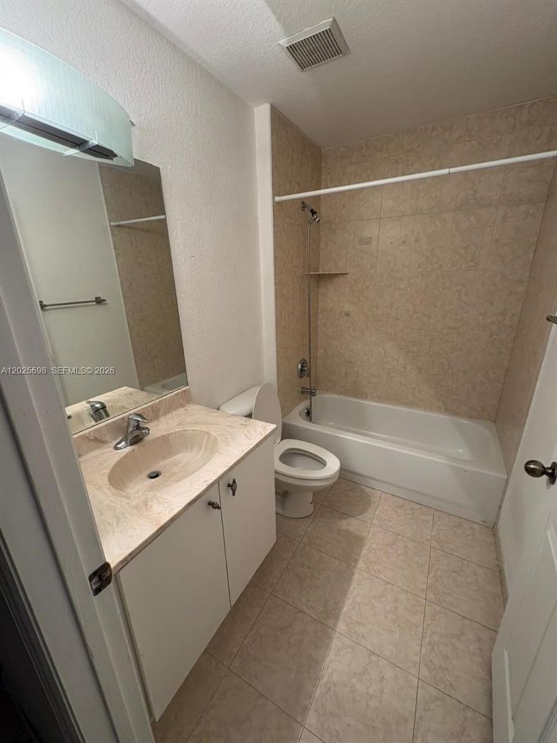 117 SE 3rd Ave , Unit 7, Hallandale Beach, FL 33009 Photo