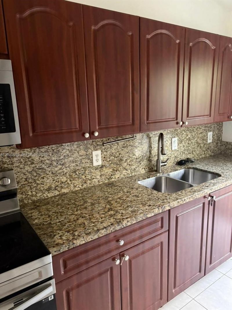 117 SE 3rd Ave , Unit 7, Hallandale Beach, FL 33009 Photo