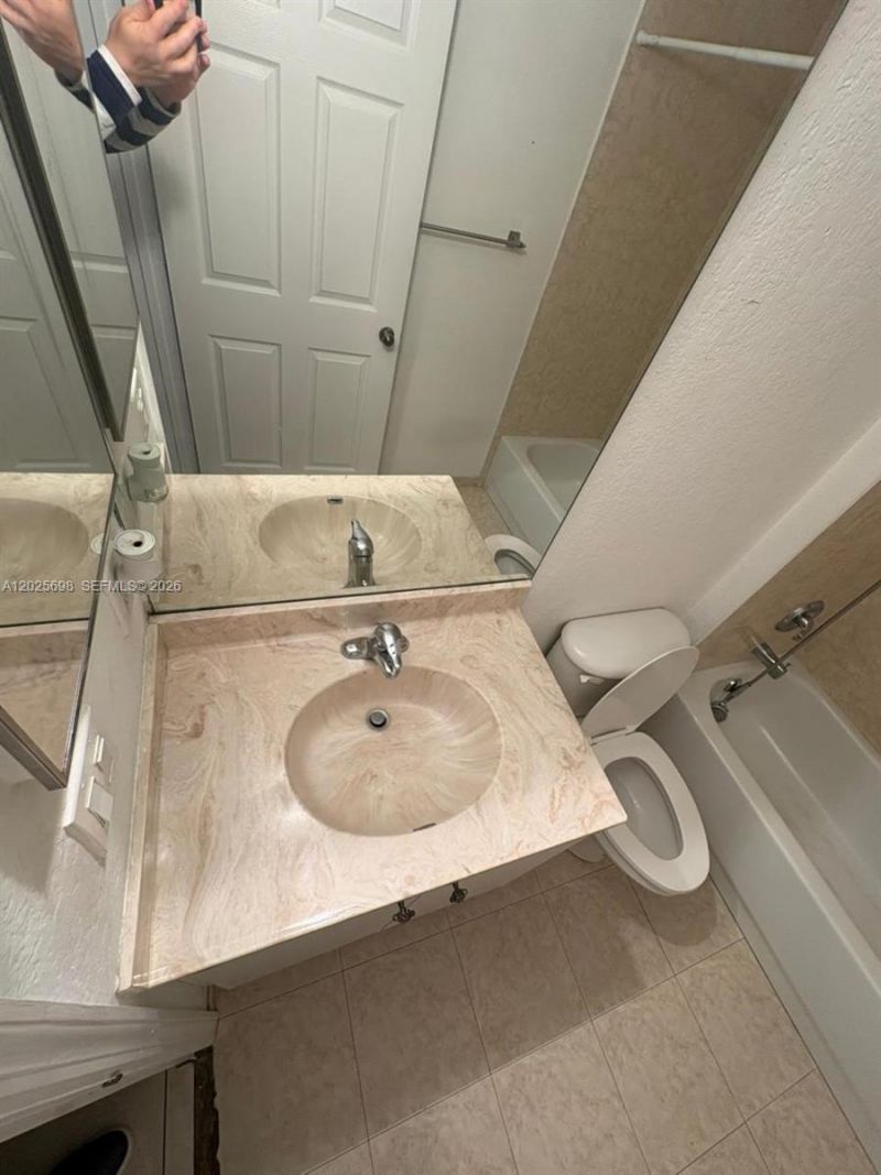 117 SE 3rd Ave , Unit 7, Hallandale Beach, FL 33009 Photo