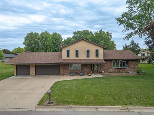 815 Westwood Drive, Onalaska, WI 54650