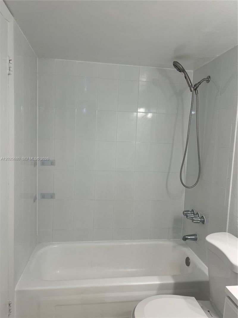 10900 SW 104th St, Unit 210, Miami, FL 33176 Photo