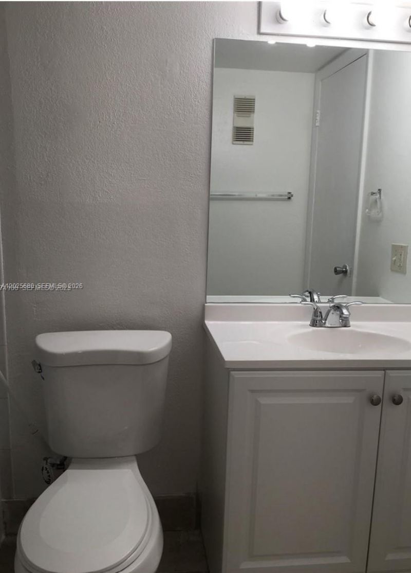 10900 SW 104th St, Unit 210, Miami, FL 33176 Photo