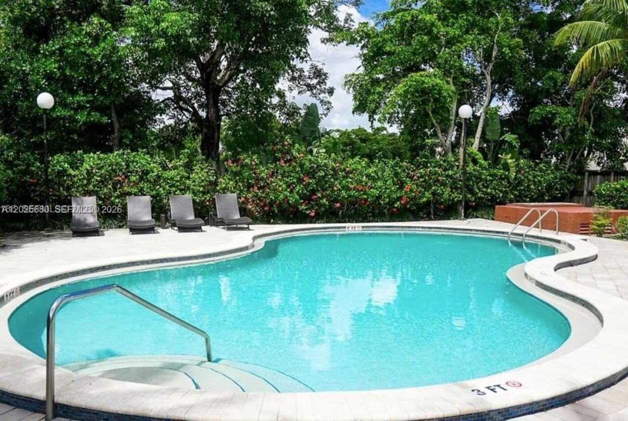 10900 SW 104th St, Unit 210, Miami, FL 33176 Photo