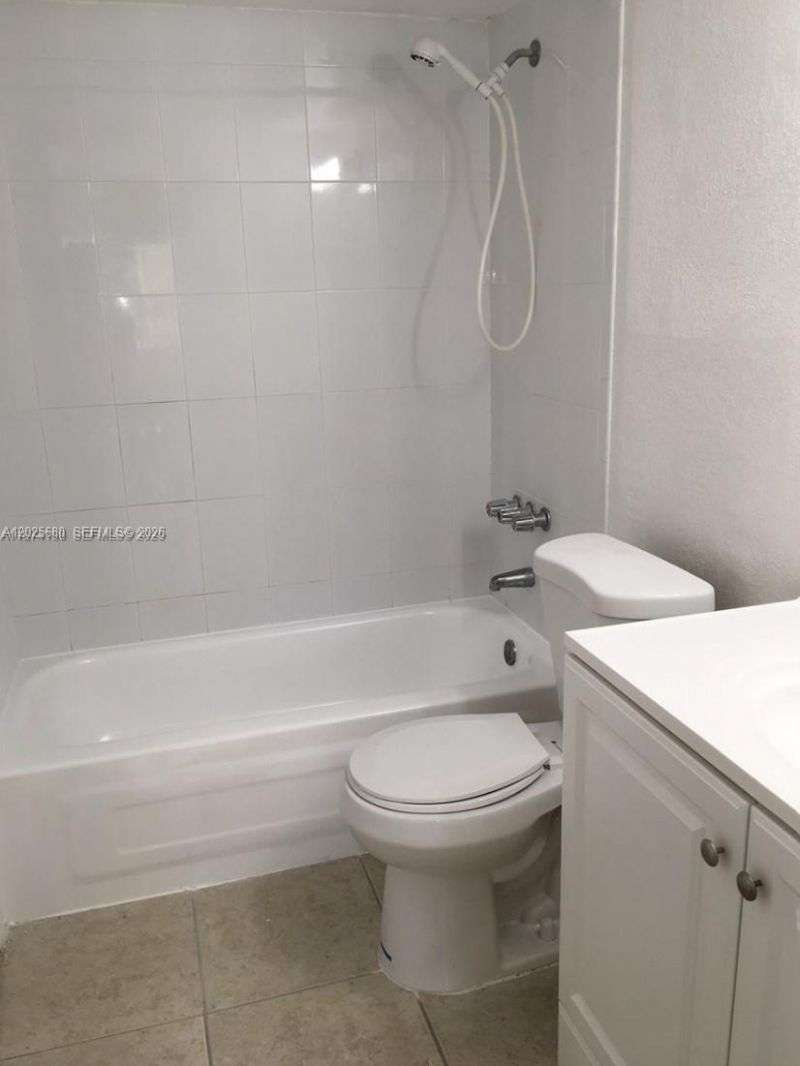 10900 SW 104th St, Unit 210, Miami, FL 33176 Photo