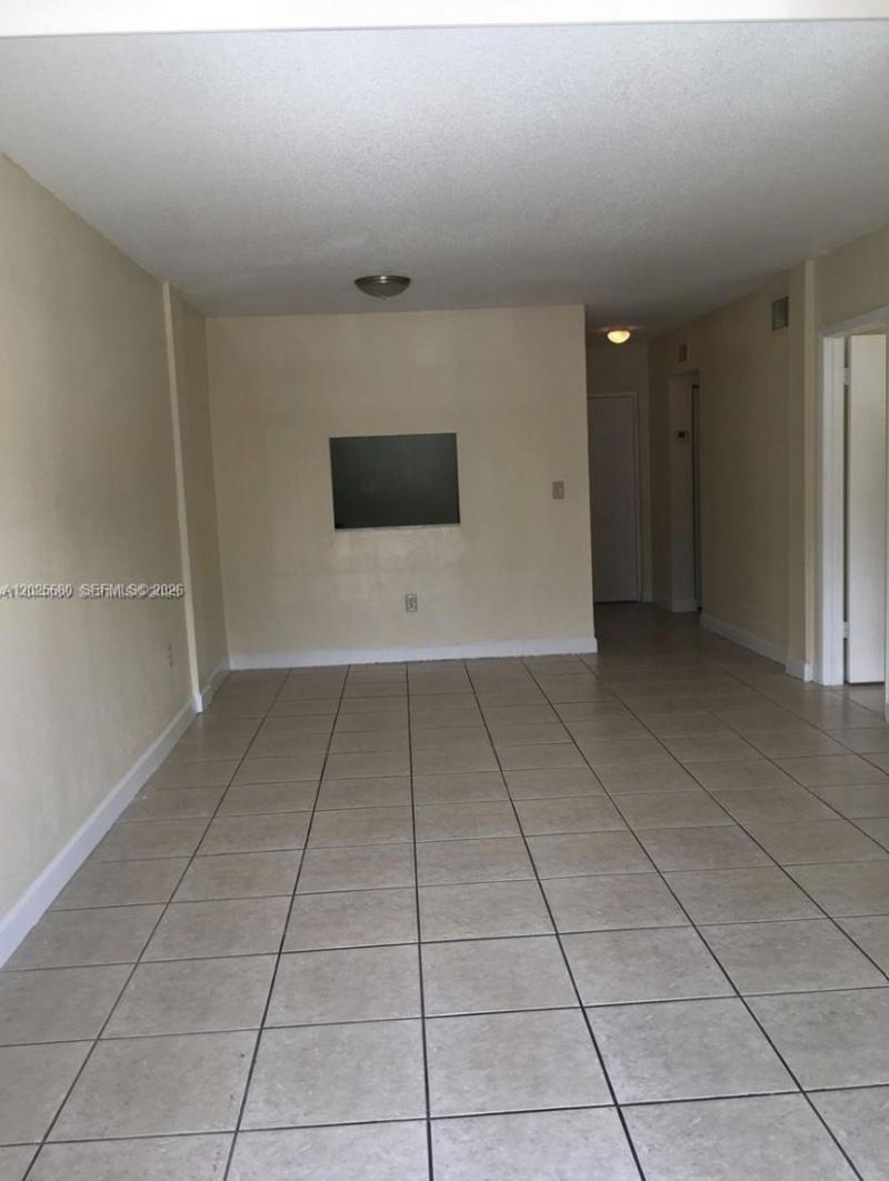 10900 SW 104th St, Unit 210, Miami, FL 33176 Photo