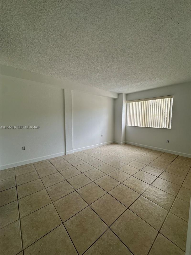 10900 SW 104th St, Unit 210, Miami, FL 33176 Photo
