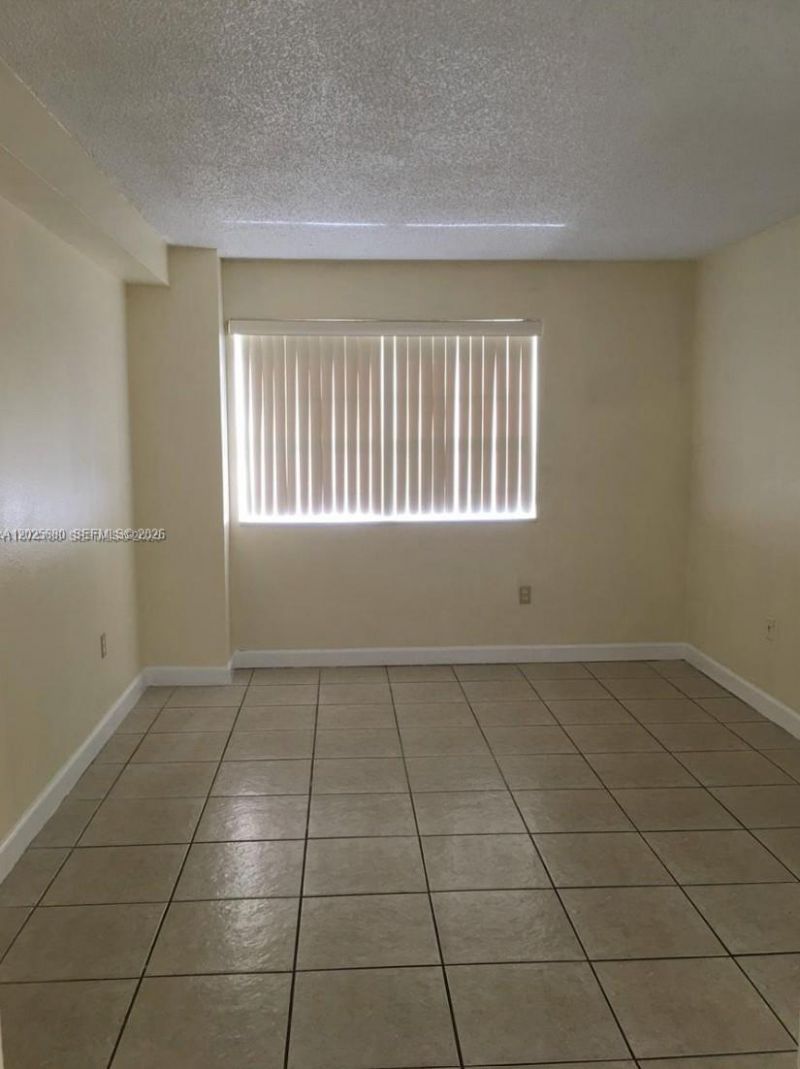 10900 SW 104th St, Unit 210, Miami, FL 33176 Photo